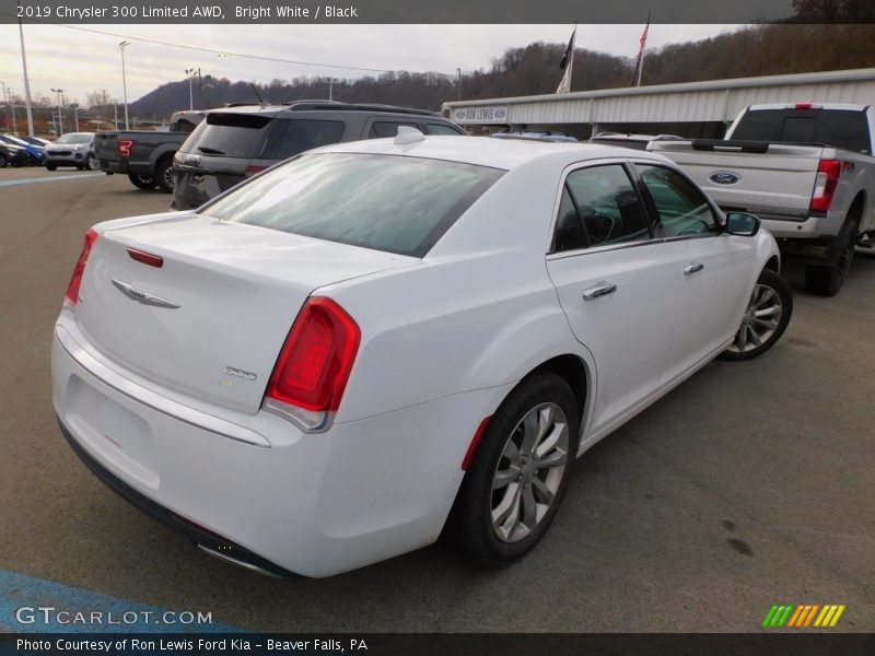 Bright White / Black 2019 Chrysler 300 Limited AWD