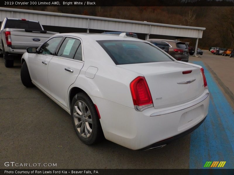 Bright White / Black 2019 Chrysler 300 Limited AWD