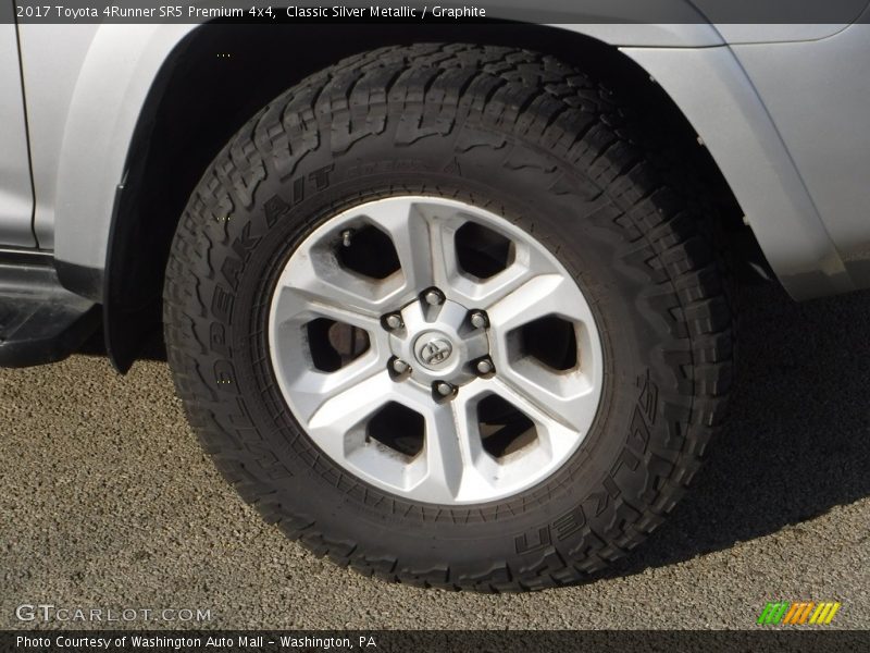 Classic Silver Metallic / Graphite 2017 Toyota 4Runner SR5 Premium 4x4