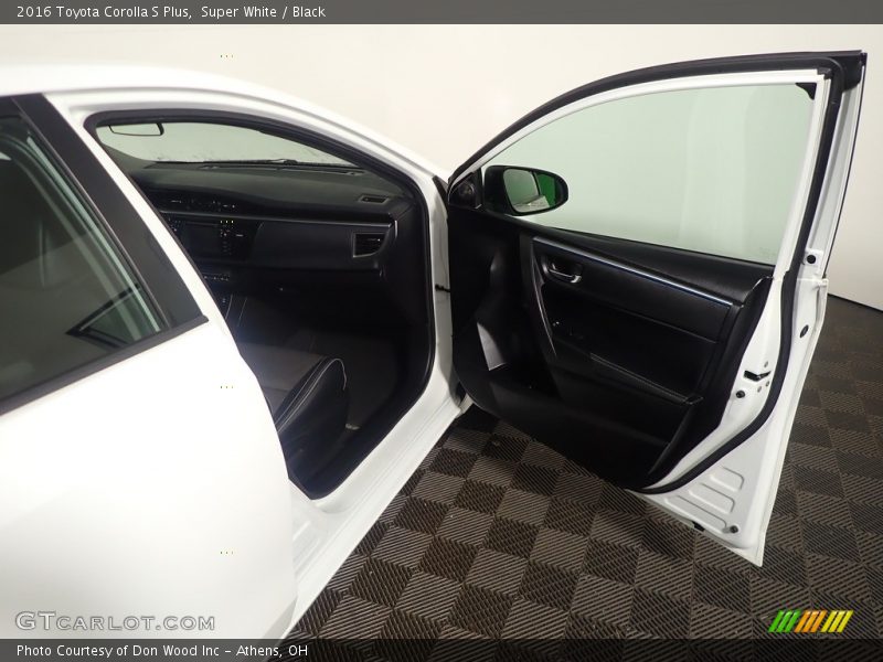 Super White / Black 2016 Toyota Corolla S Plus