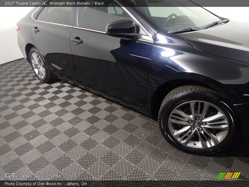 Midnight Black Metallic / Black 2017 Toyota Camry SE