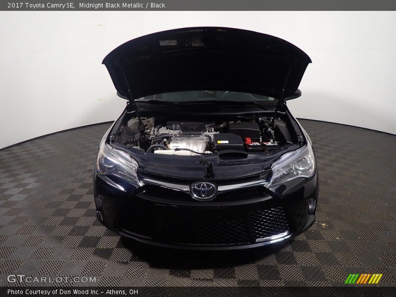Midnight Black Metallic / Black 2017 Toyota Camry SE
