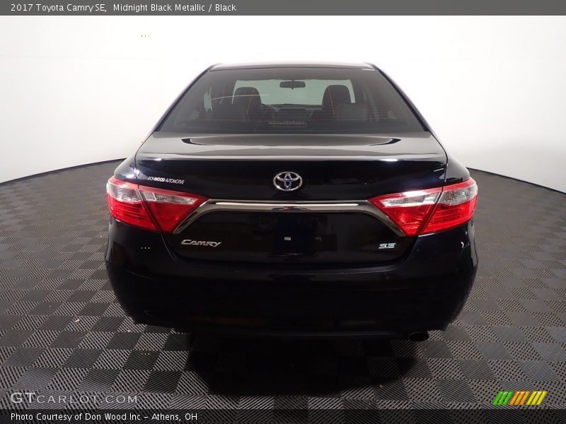 Midnight Black Metallic / Black 2017 Toyota Camry SE