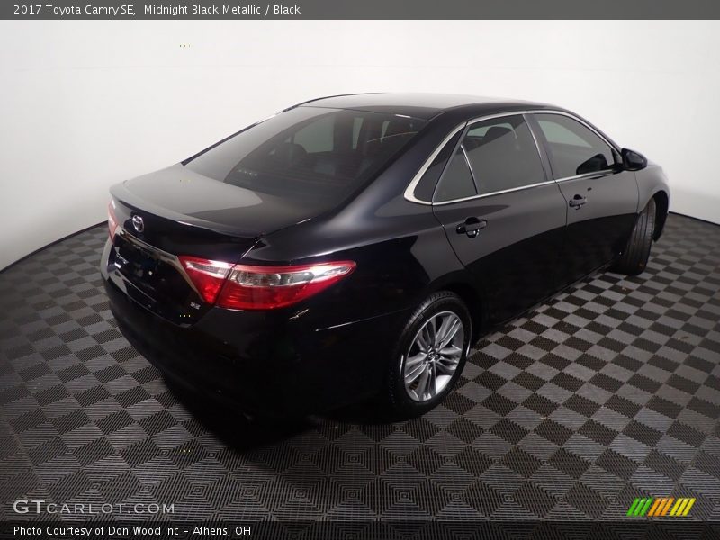 Midnight Black Metallic / Black 2017 Toyota Camry SE