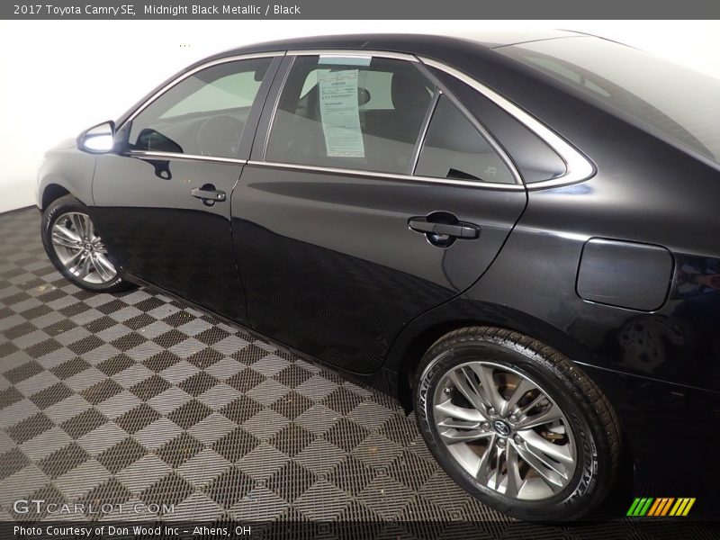 Midnight Black Metallic / Black 2017 Toyota Camry SE