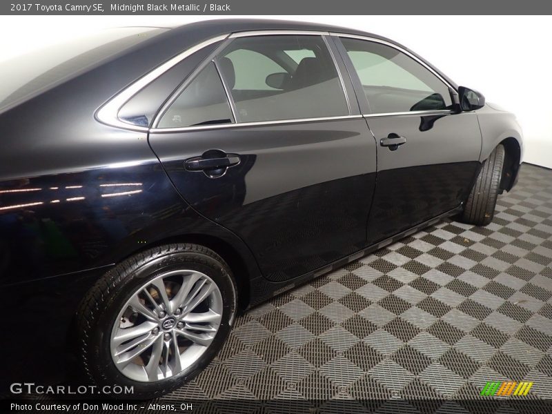 Midnight Black Metallic / Black 2017 Toyota Camry SE