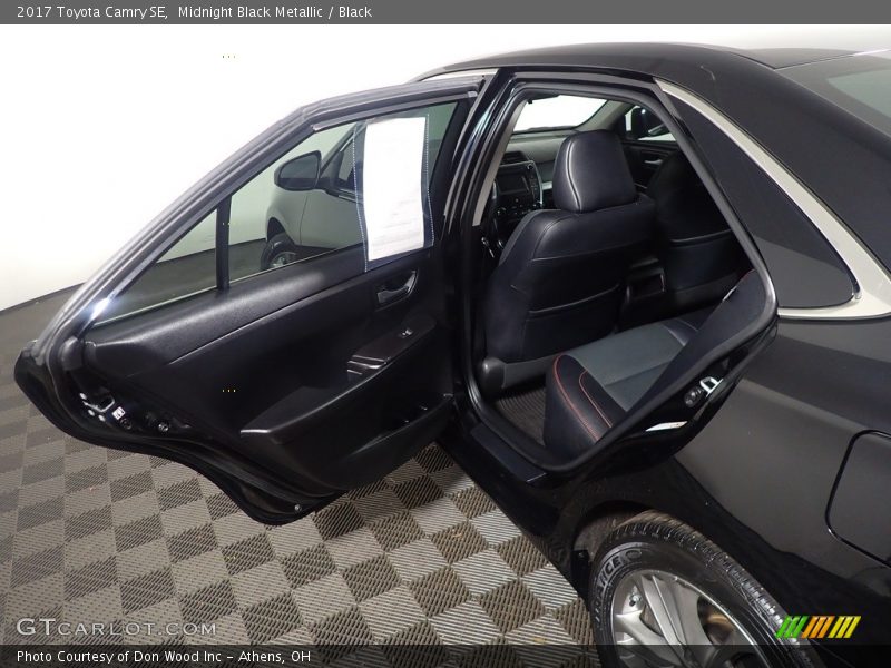 Midnight Black Metallic / Black 2017 Toyota Camry SE