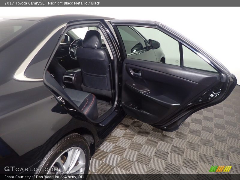 Midnight Black Metallic / Black 2017 Toyota Camry SE