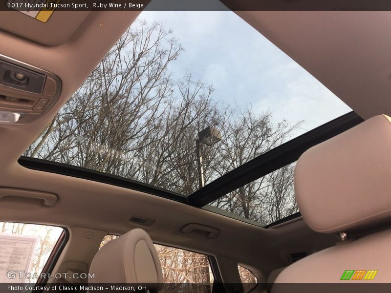 Ruby Wine / Beige 2017 Hyundai Tucson Sport