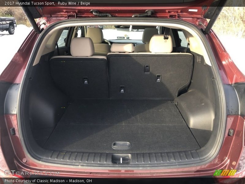 Ruby Wine / Beige 2017 Hyundai Tucson Sport
