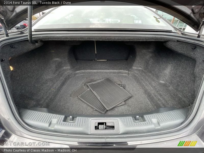 Tuxedo Black / Dune 2014 Ford Taurus SEL