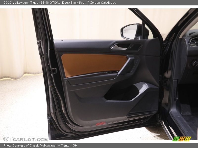 Deep Black Pearl / Golden Oak/Black 2019 Volkswagen Tiguan SE 4MOTION