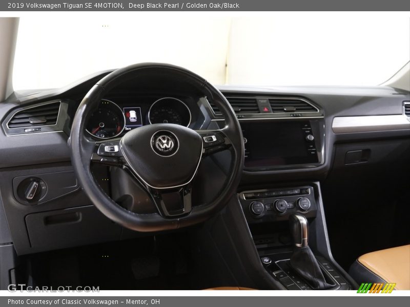 Deep Black Pearl / Golden Oak/Black 2019 Volkswagen Tiguan SE 4MOTION