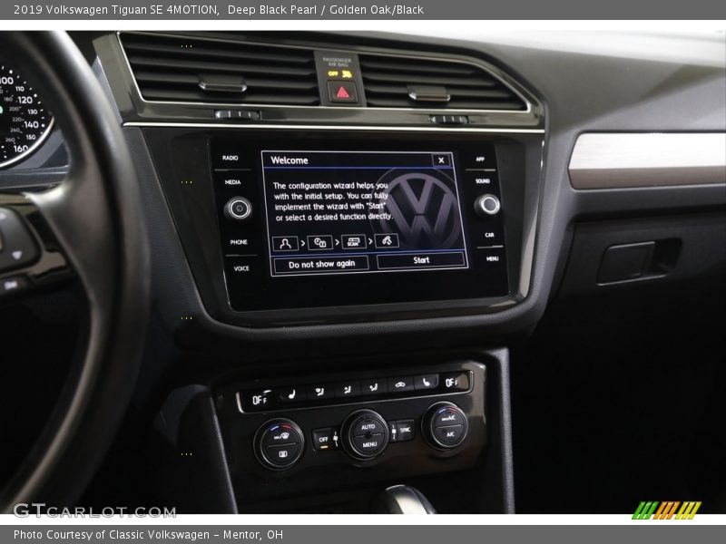 Deep Black Pearl / Golden Oak/Black 2019 Volkswagen Tiguan SE 4MOTION