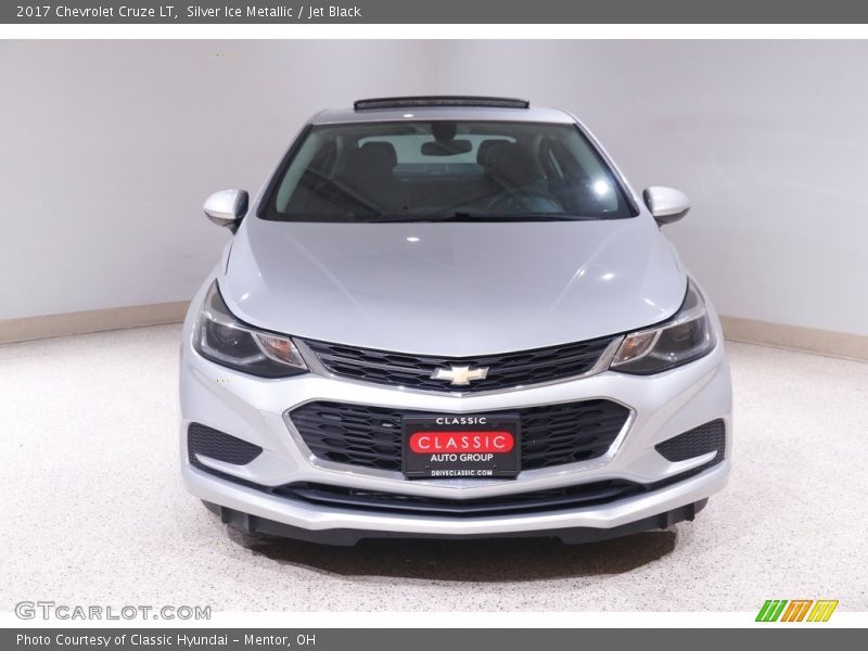 Silver Ice Metallic / Jet Black 2017 Chevrolet Cruze LT