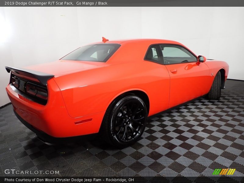 Go Mango / Black 2019 Dodge Challenger R/T Scat Pack
