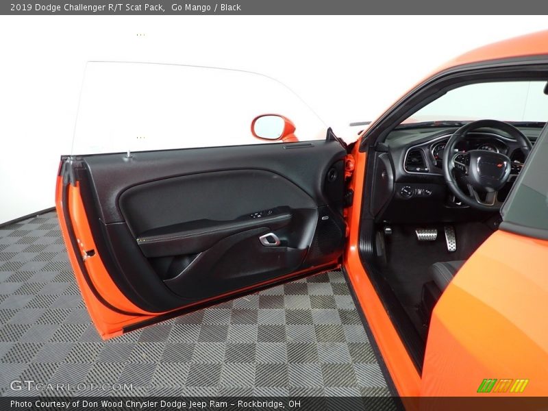 Go Mango / Black 2019 Dodge Challenger R/T Scat Pack