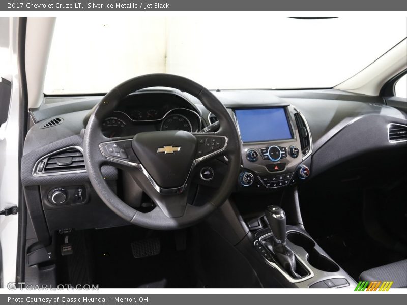 Silver Ice Metallic / Jet Black 2017 Chevrolet Cruze LT