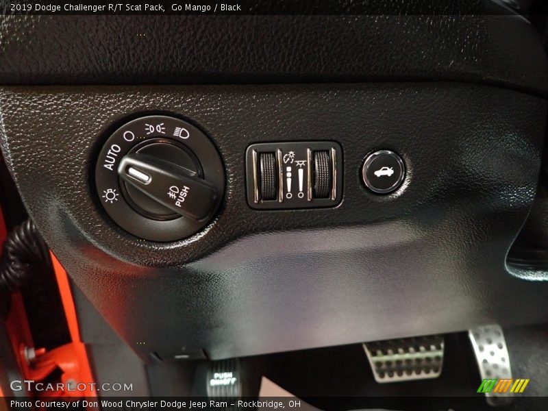 Go Mango / Black 2019 Dodge Challenger R/T Scat Pack