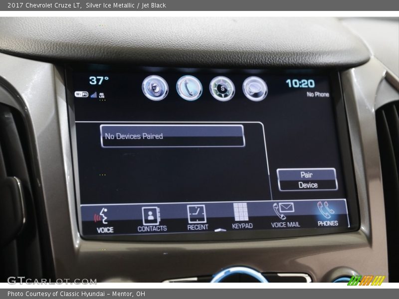 Silver Ice Metallic / Jet Black 2017 Chevrolet Cruze LT