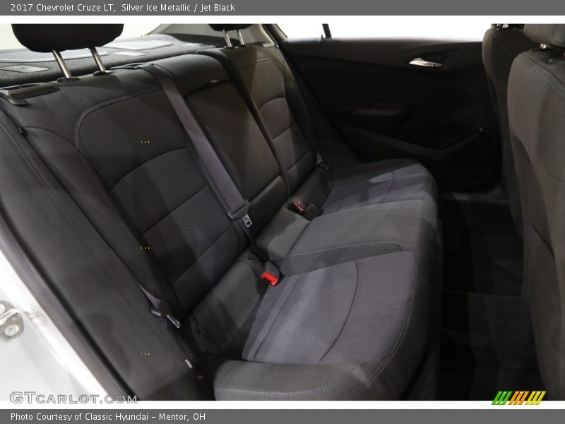 Silver Ice Metallic / Jet Black 2017 Chevrolet Cruze LT