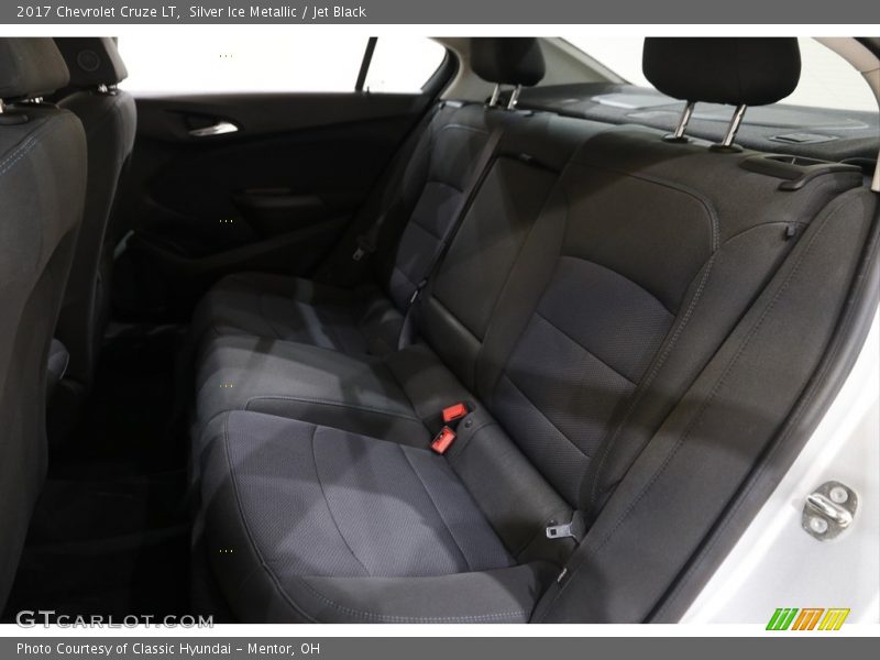 Silver Ice Metallic / Jet Black 2017 Chevrolet Cruze LT