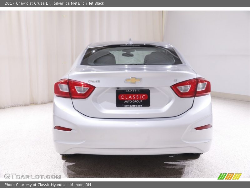 Silver Ice Metallic / Jet Black 2017 Chevrolet Cruze LT