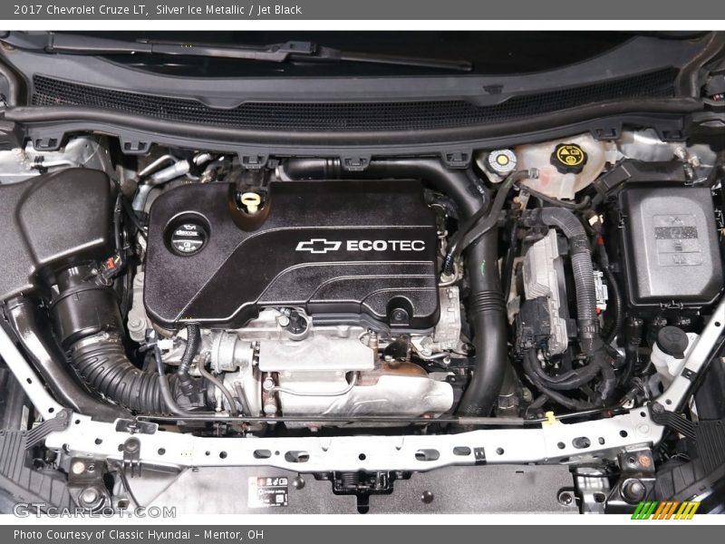 Silver Ice Metallic / Jet Black 2017 Chevrolet Cruze LT