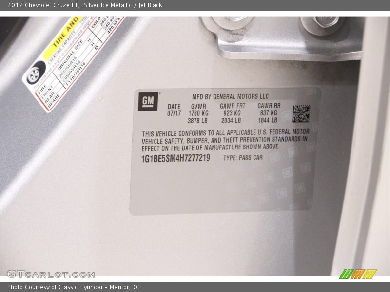 Silver Ice Metallic / Jet Black 2017 Chevrolet Cruze LT