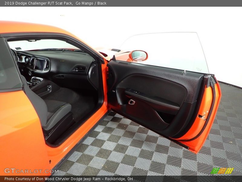 Go Mango / Black 2019 Dodge Challenger R/T Scat Pack