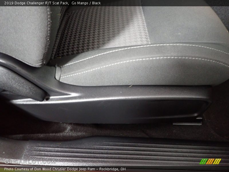 Go Mango / Black 2019 Dodge Challenger R/T Scat Pack