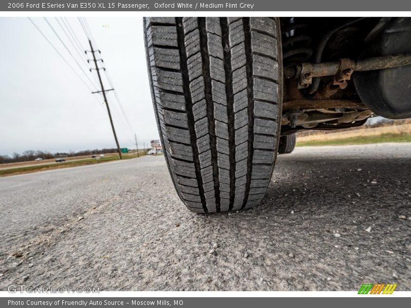 Oxford White / Medium Flint Grey 2006 Ford E Series Van E350 XL 15 Passenger