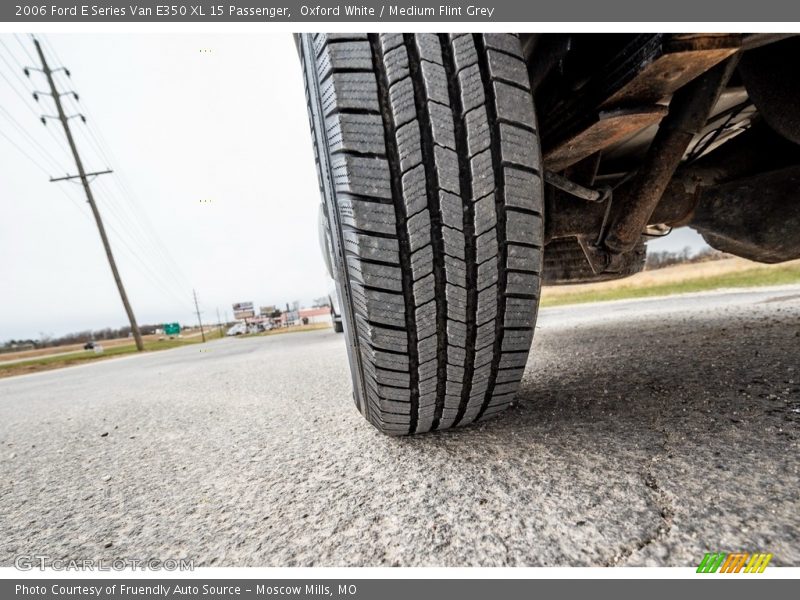 Oxford White / Medium Flint Grey 2006 Ford E Series Van E350 XL 15 Passenger