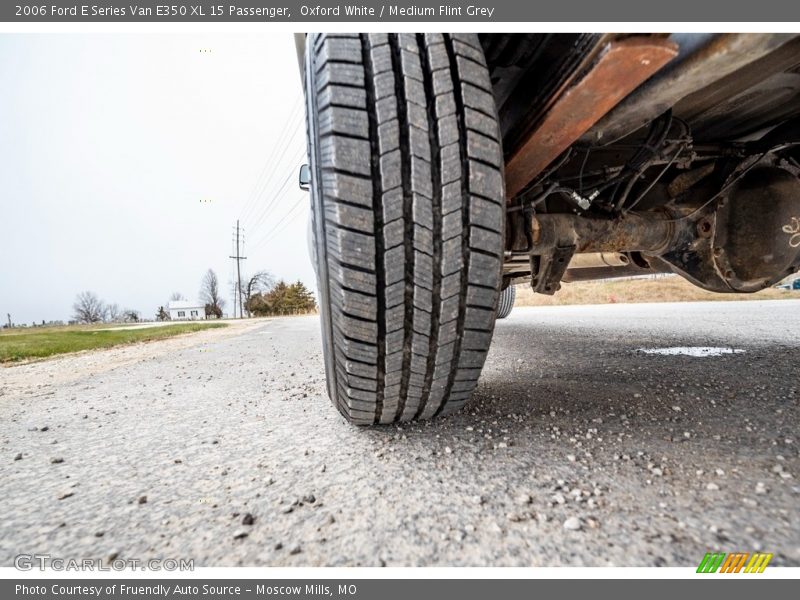 Oxford White / Medium Flint Grey 2006 Ford E Series Van E350 XL 15 Passenger