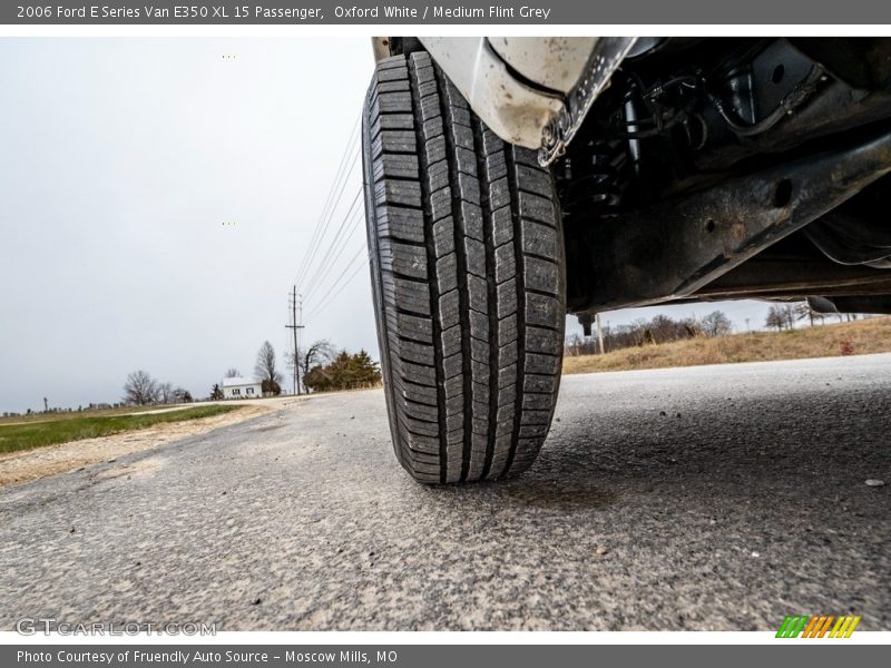Oxford White / Medium Flint Grey 2006 Ford E Series Van E350 XL 15 Passenger