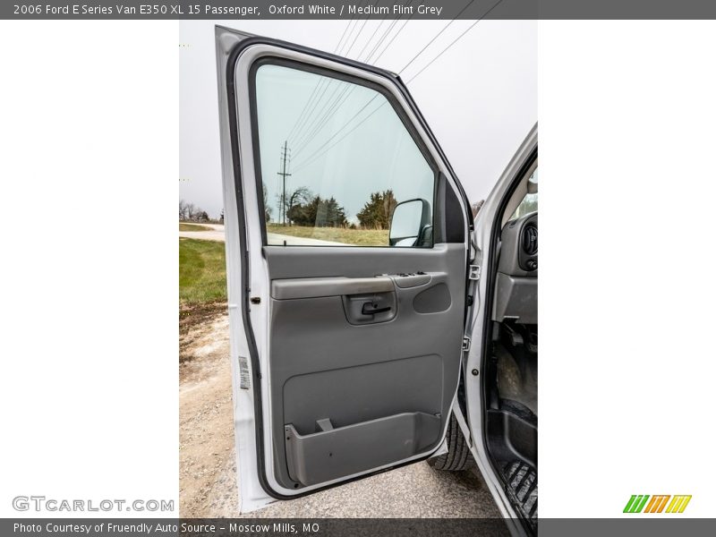 Oxford White / Medium Flint Grey 2006 Ford E Series Van E350 XL 15 Passenger