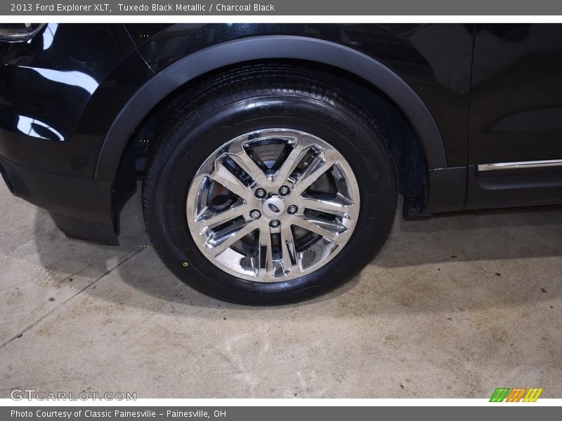 Tuxedo Black Metallic / Charcoal Black 2013 Ford Explorer XLT