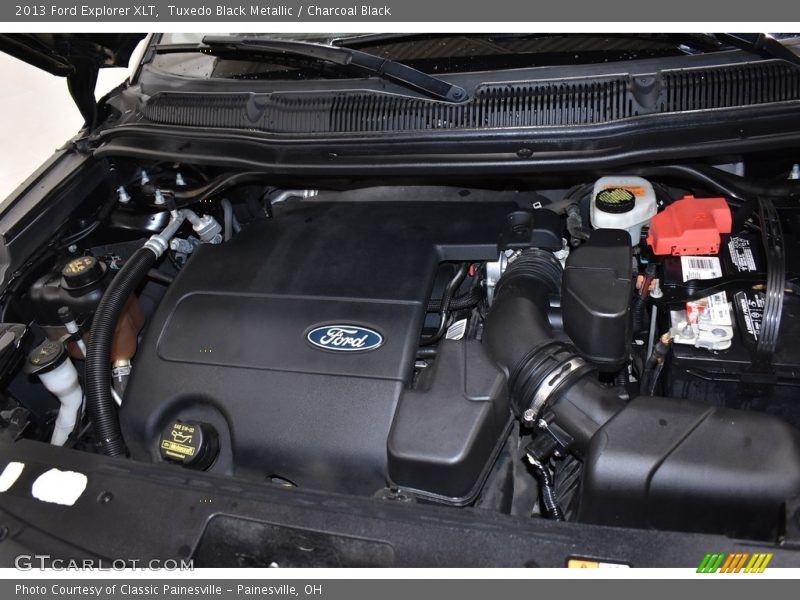 Tuxedo Black Metallic / Charcoal Black 2013 Ford Explorer XLT