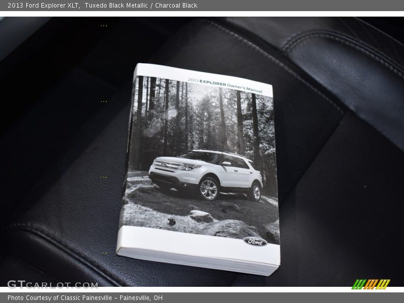 Tuxedo Black Metallic / Charcoal Black 2013 Ford Explorer XLT
