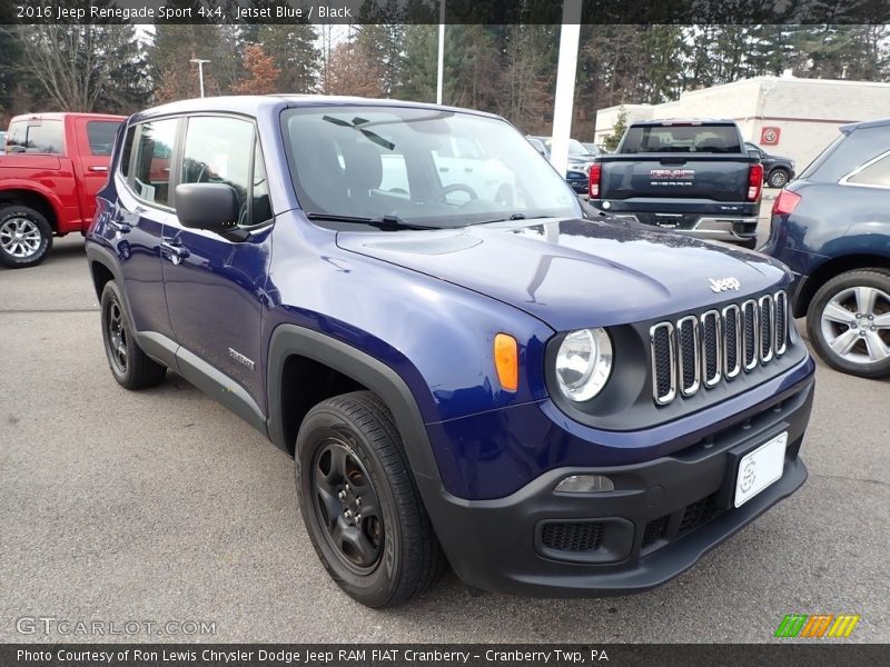Front 3/4 View of 2016 Renegade Sport 4x4