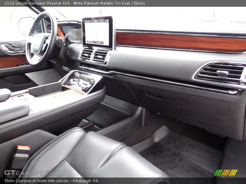 White Platinum Metallic Tri-Coat / Ebony 2019 Lincoln Navigator Reserve 4x4