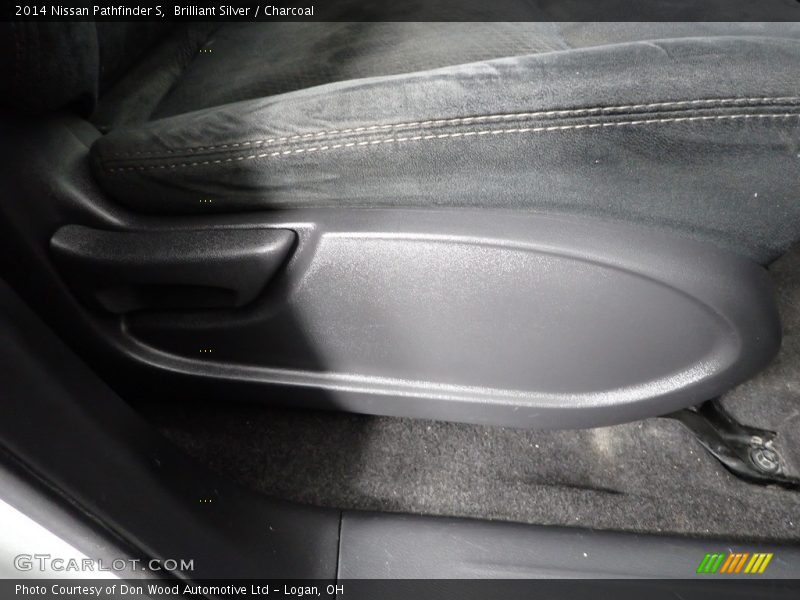 Brilliant Silver / Charcoal 2014 Nissan Pathfinder S