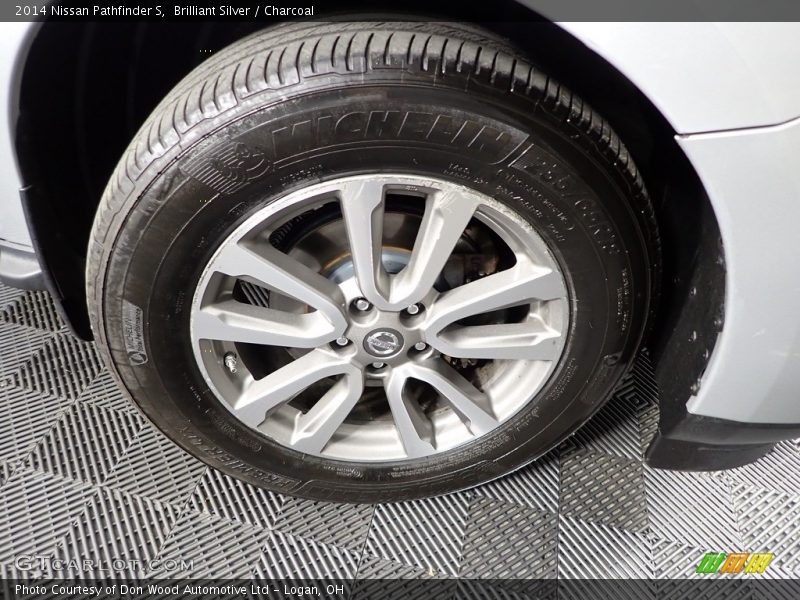 Brilliant Silver / Charcoal 2014 Nissan Pathfinder S