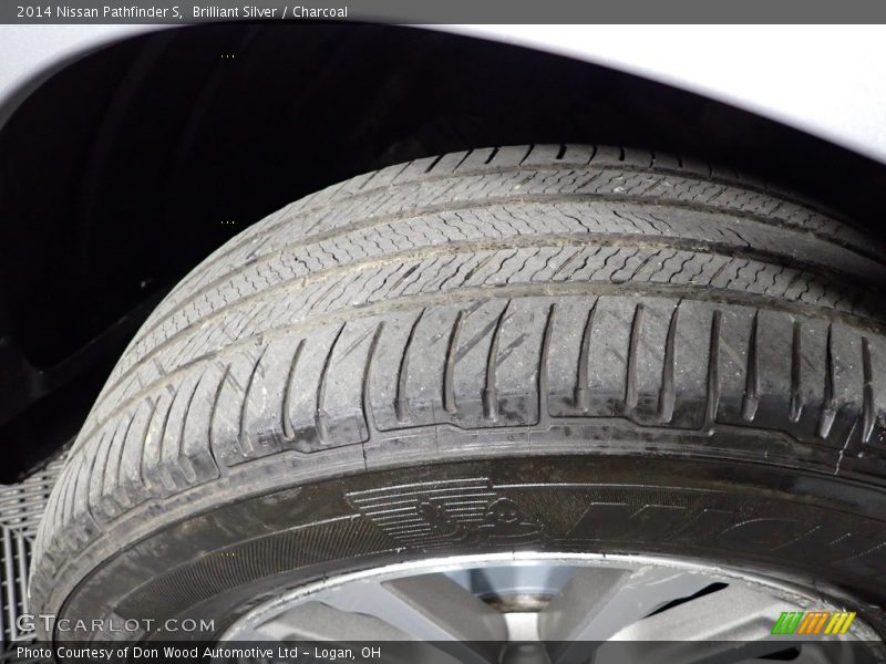 Brilliant Silver / Charcoal 2014 Nissan Pathfinder S