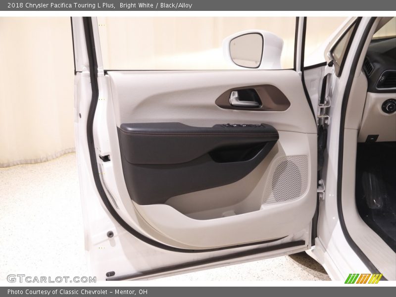 Bright White / Black/Alloy 2018 Chrysler Pacifica Touring L Plus
