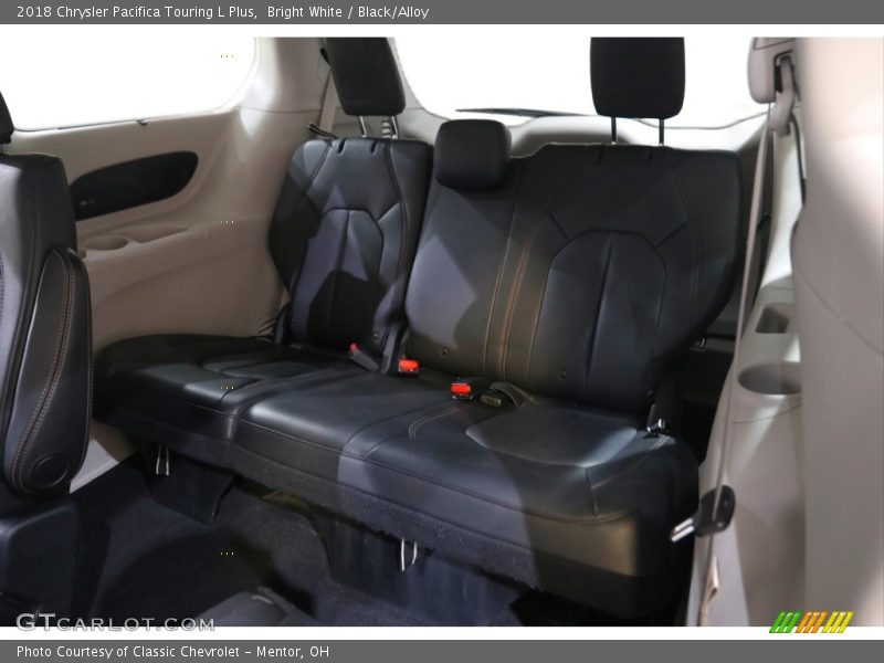 Bright White / Black/Alloy 2018 Chrysler Pacifica Touring L Plus