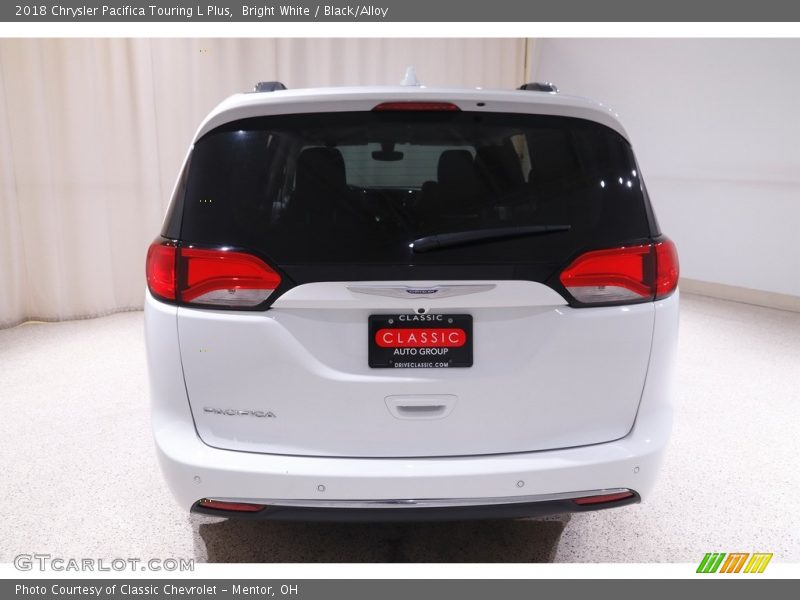 Bright White / Black/Alloy 2018 Chrysler Pacifica Touring L Plus