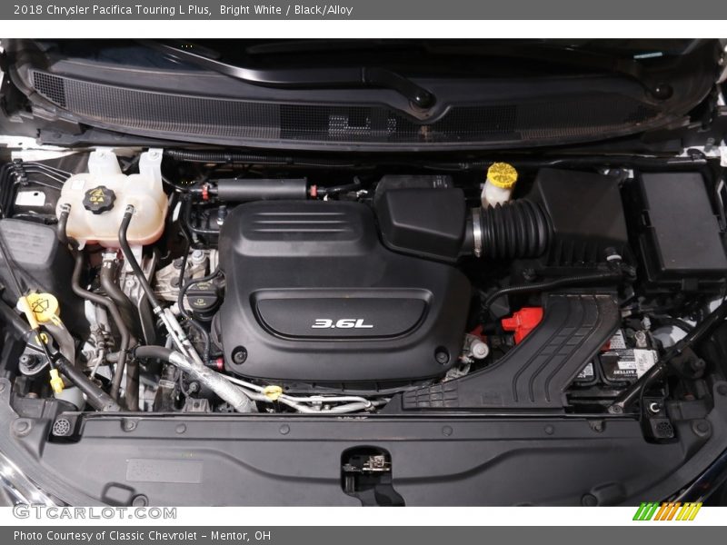 Bright White / Black/Alloy 2018 Chrysler Pacifica Touring L Plus