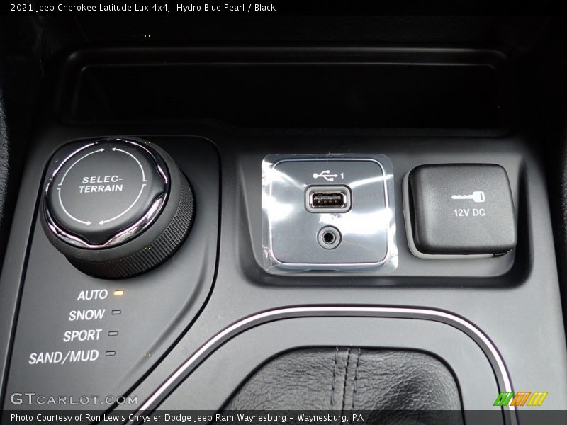 Hydro Blue Pearl / Black 2021 Jeep Cherokee Latitude Lux 4x4