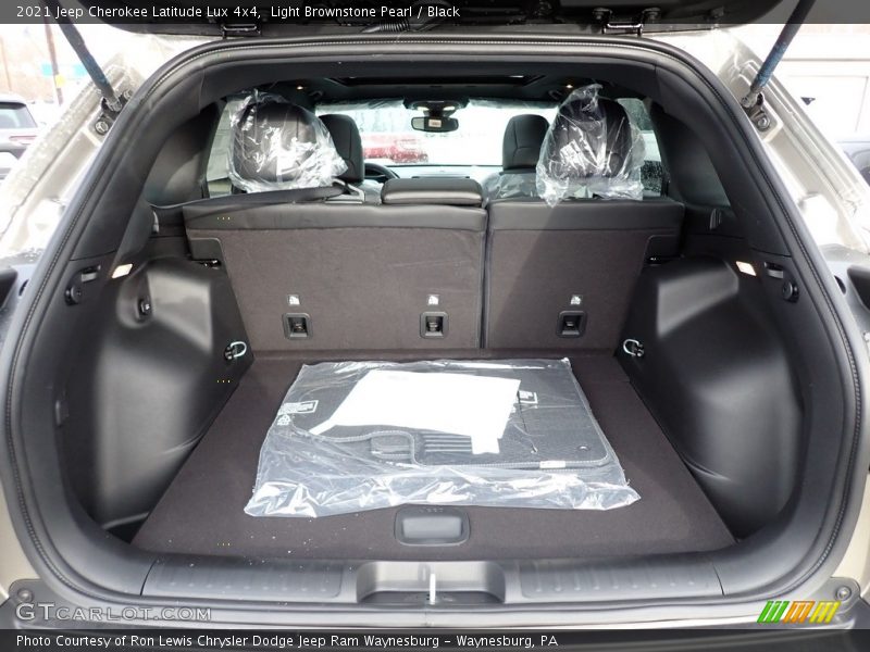  2021 Cherokee Latitude Lux 4x4 Trunk
